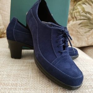 Clarks Bendables Suede  Lace-up Shooties